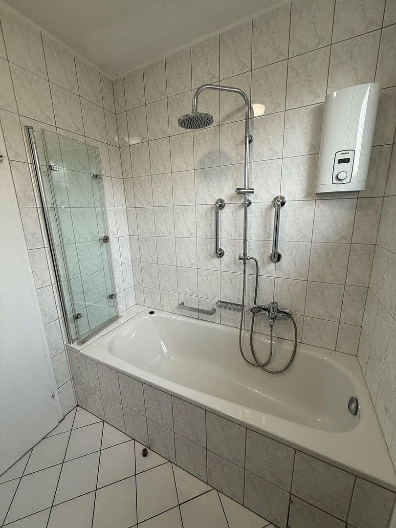 Pronájem bytu 3+1 96 m², Virchowstrasse 17, Siegen, Severní Porýní-Vestfálsko Pronájem bytu 3+1 96 m², Virchowstrasse 17, Siegen, Severní Porýní-Vestfálsko