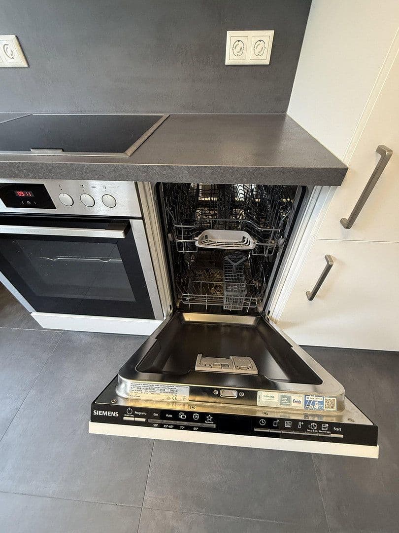 Pronájem bytu 3+1 96 m², Virchowstrasse 17, Siegen, Severní Porýní-Vestfálsko Pronájem bytu 3+1 96 m², Virchowstrasse 17, Siegen, Severní Porýní-Vestfálsko