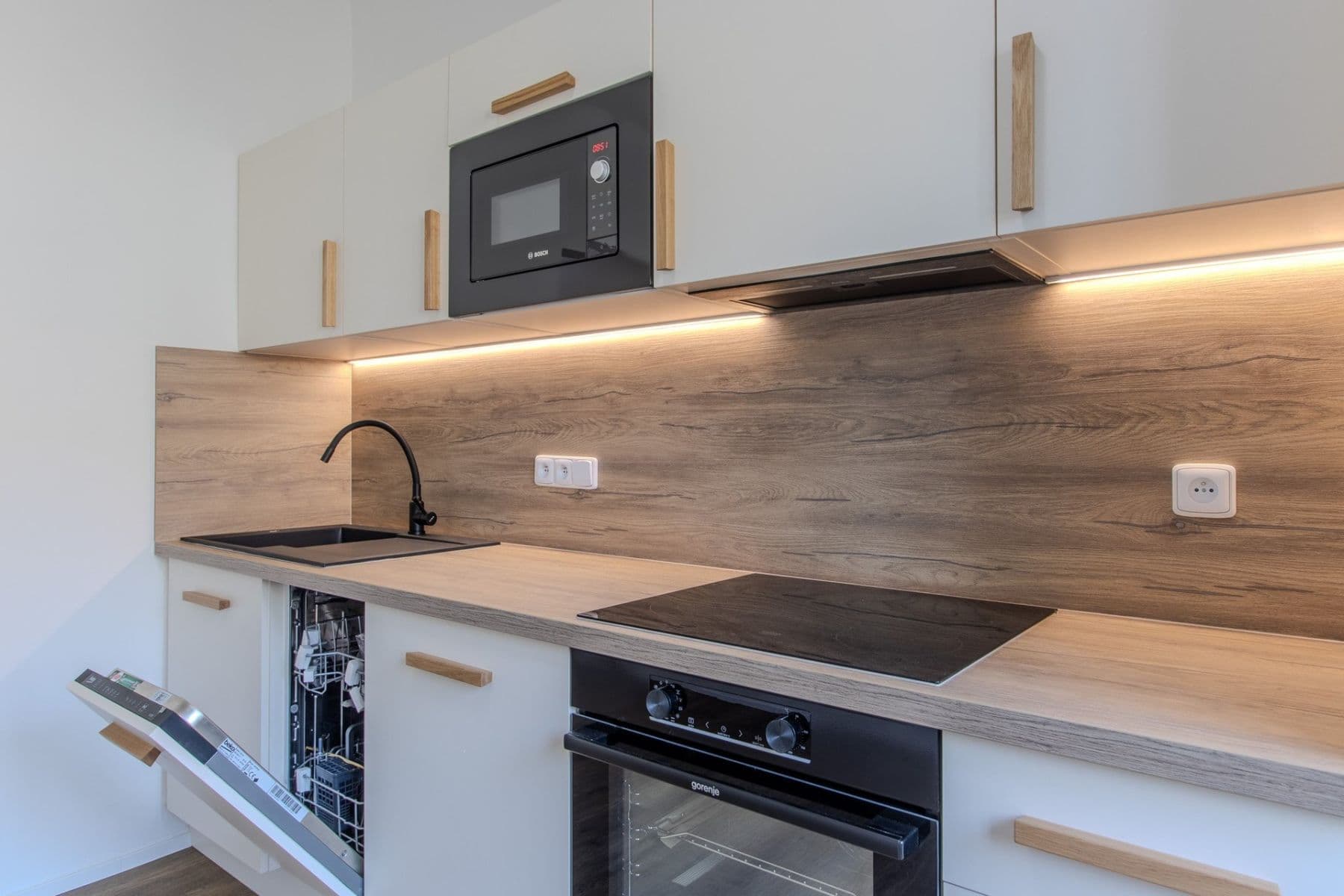 Pronájem bytu 2+1 68 m², Herálecká IV, Praha, Praha Pronájem bytu 2+1 68 m², Herálecká IV, Praha, Praha