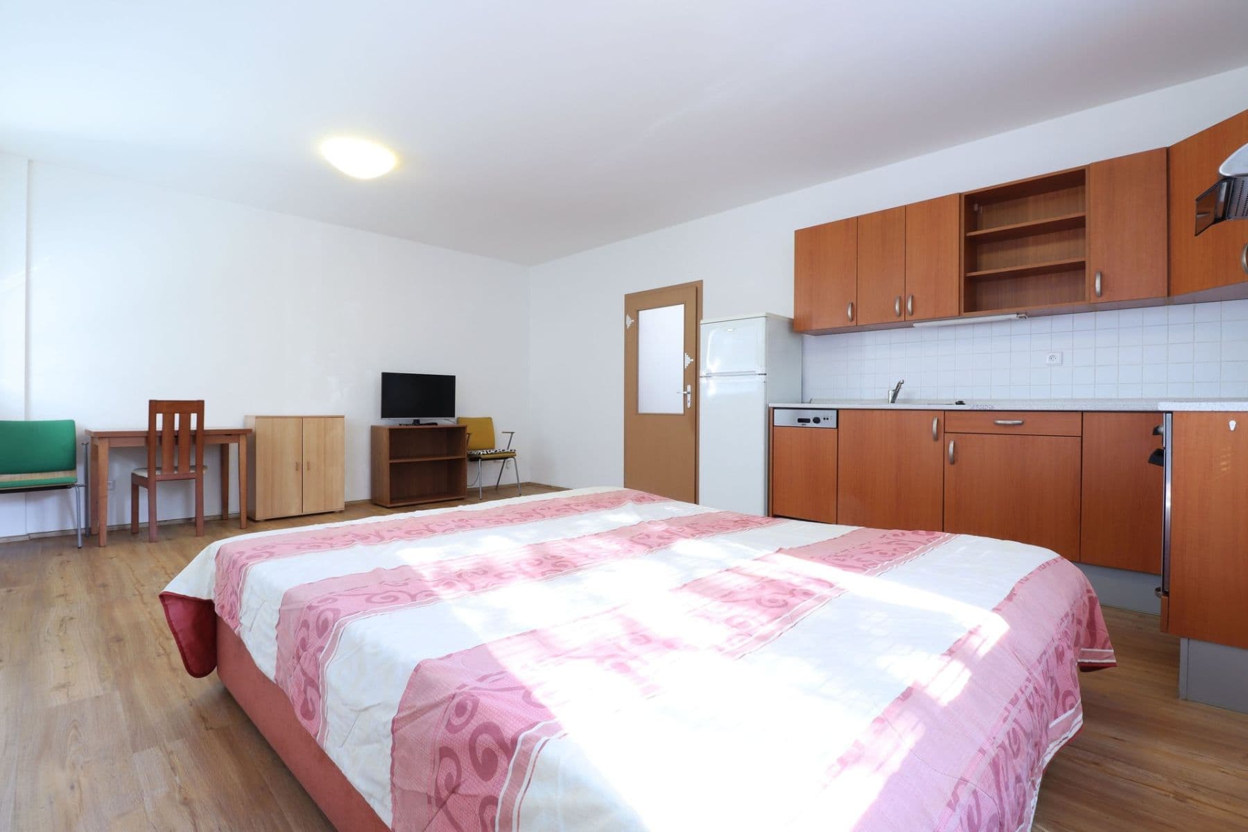 Pronájem bytu 1+kk 46 m², Mimoňská, Praha, Praha Pronájem bytu 1+kk 46 m², Mimoňská, Praha, Praha