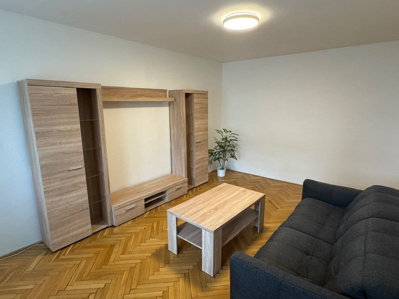 Pronájem bytu 2+1 65 m², Plovdivská, Brno, Jihomoravský kraj Pronájem bytu 2+1 65 m², Plovdivská, Brno, Jihomoravský kraj