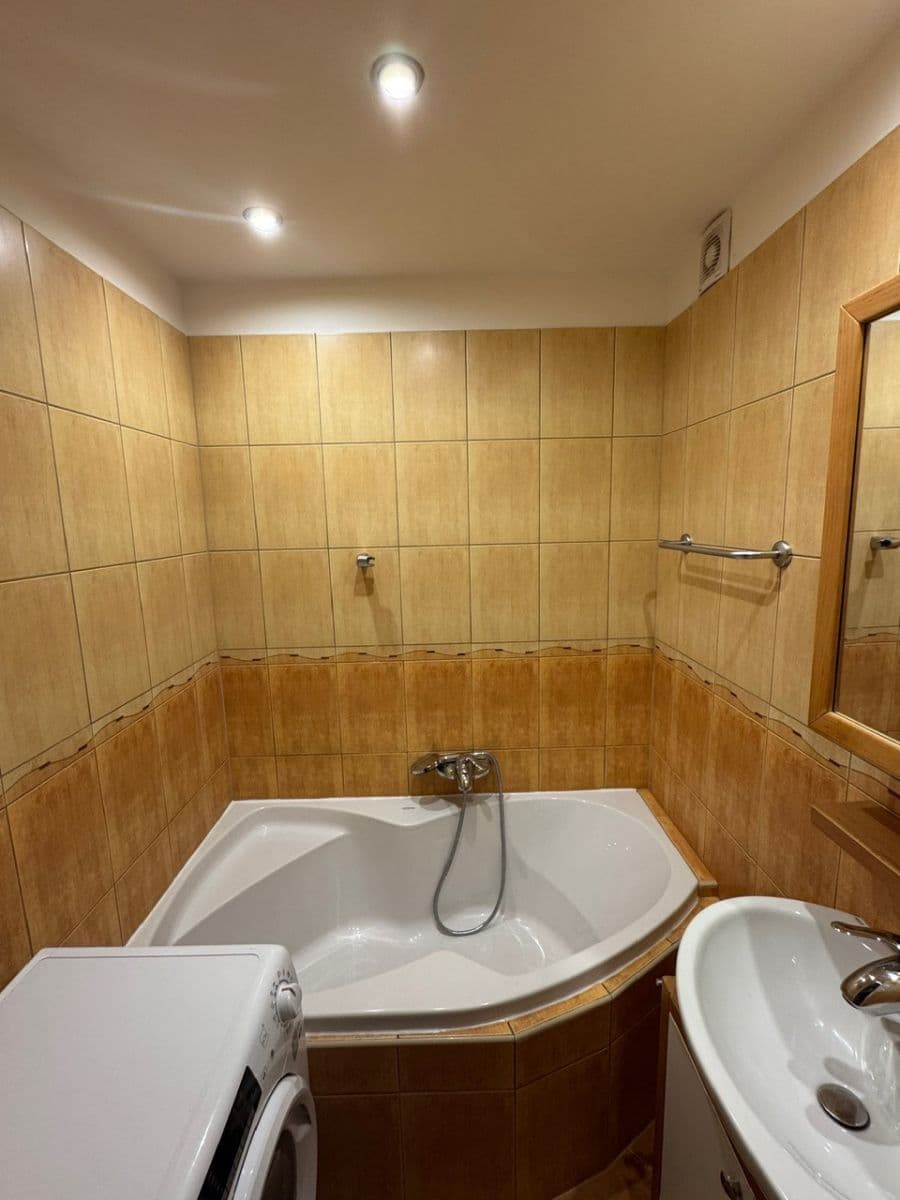 Pronájem bytu 2+1 65 m², Plovdivská, Brno, Jihomoravský kraj Pronájem bytu 2+1 65 m², Plovdivská, Brno, Jihomoravský kraj