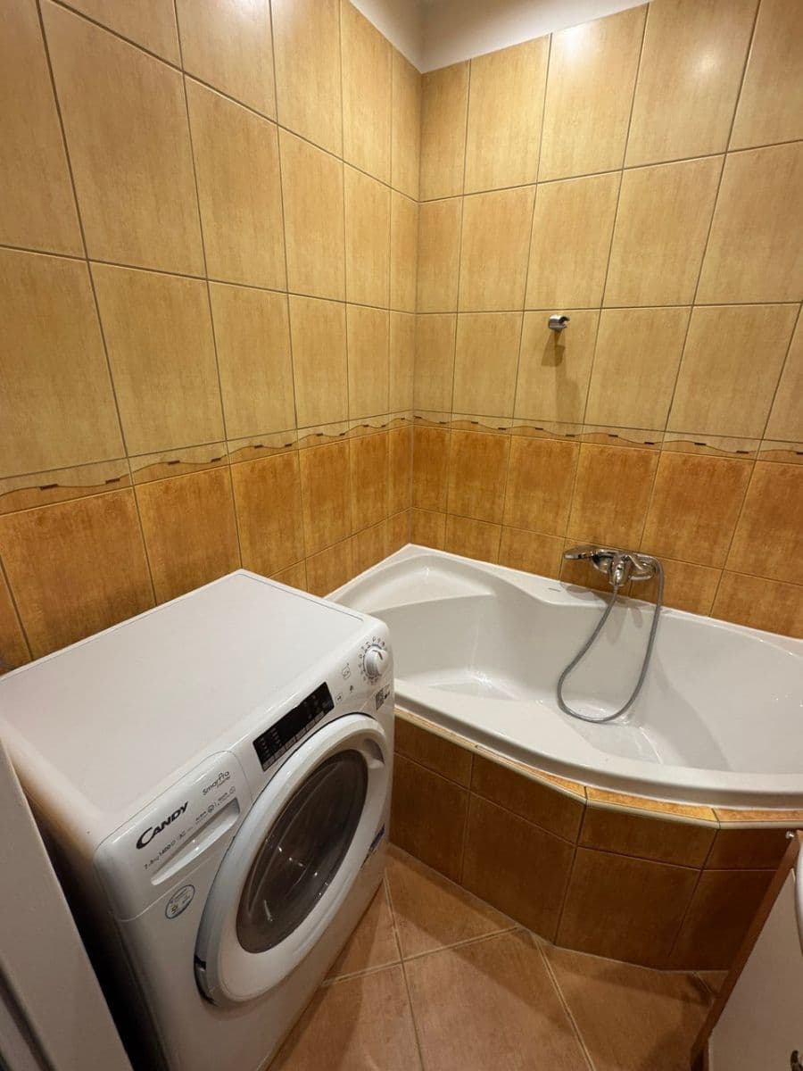 Pronájem bytu 2+1 65 m², Plovdivská, Brno, Jihomoravský kraj Pronájem bytu 2+1 65 m², Plovdivská, Brno, Jihomoravský kraj