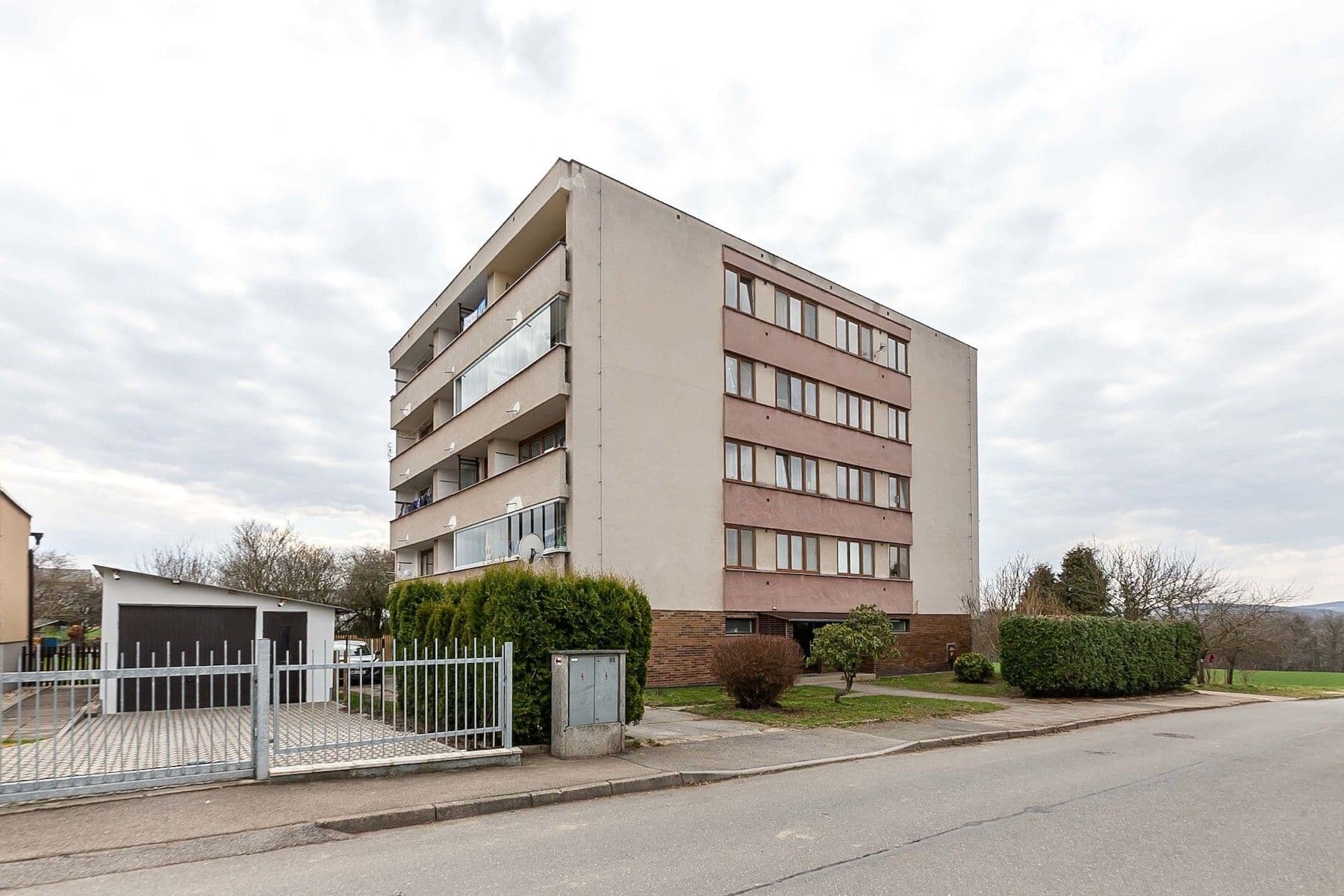 Prodej bytu 3+1 67 m², V Sadě, Vlašim, Středočeský kraj Prodej bytu 3+1 67 m², V Sadě, Vlašim, Středočeský kraj