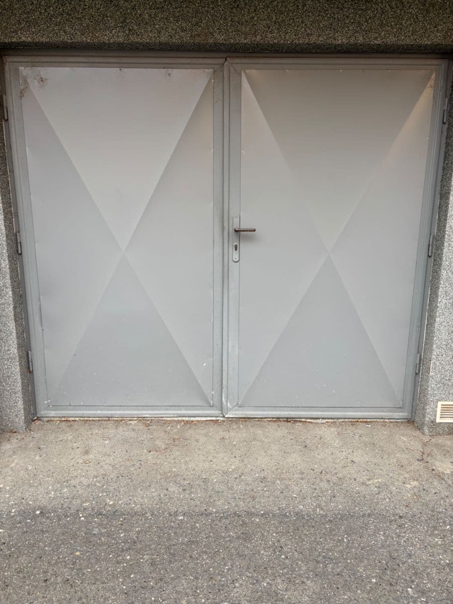 Prodej garáže 19 m², Nad Stadionem, Králův Dvůr, Středočeský kraj Prodej garáže 19 m², Nad Stadionem, Králův Dvůr, Středočeský kraj