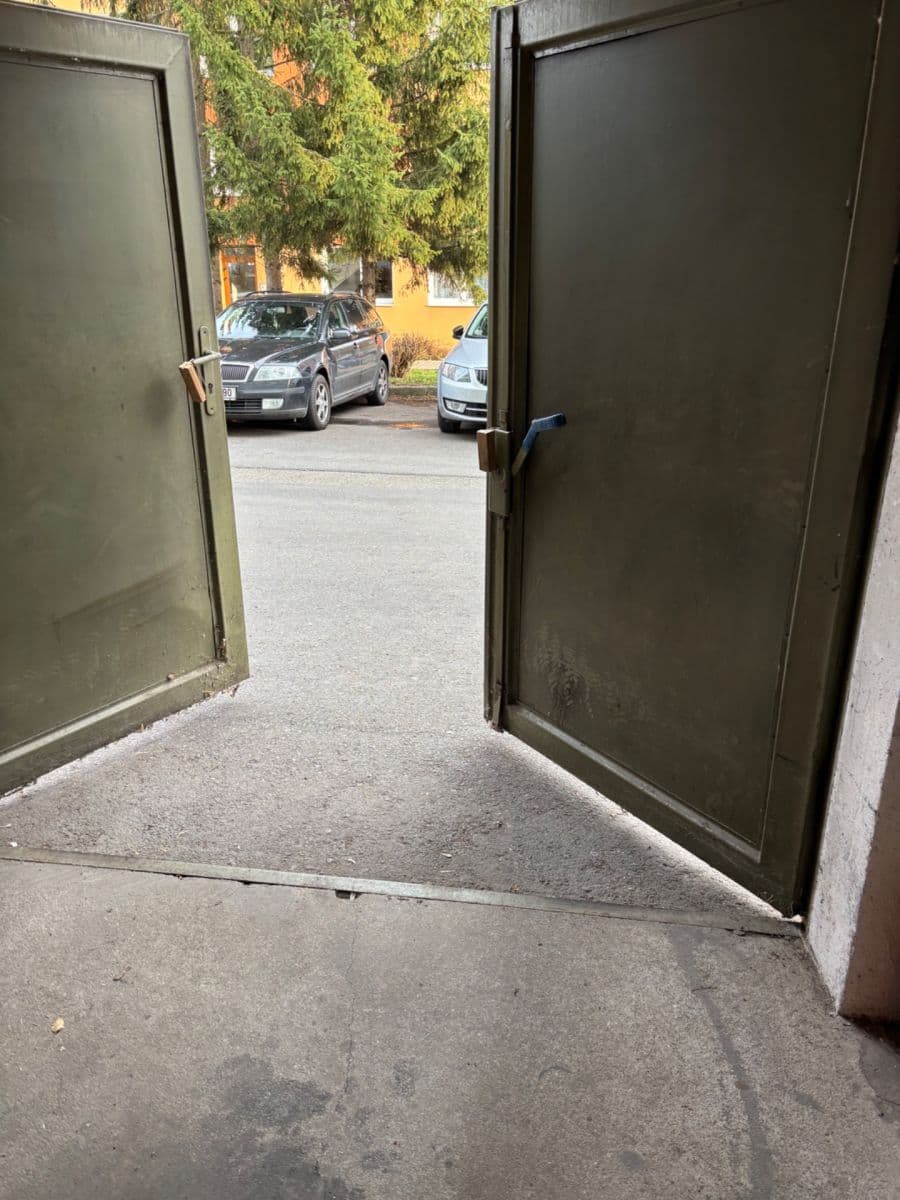 Prodej garáže 19 m², Nad Stadionem, Králův Dvůr, Středočeský kraj Prodej garáže 19 m², Nad Stadionem, Králův Dvůr, Středočeský kraj