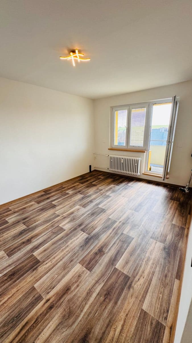 Pronájem bytu 2+1 51 m², U Hřbitova, Jihlava, Kraj Vysočina Pronájem bytu 2+1 51 m², U Hřbitova, Jihlava, Kraj Vysočina