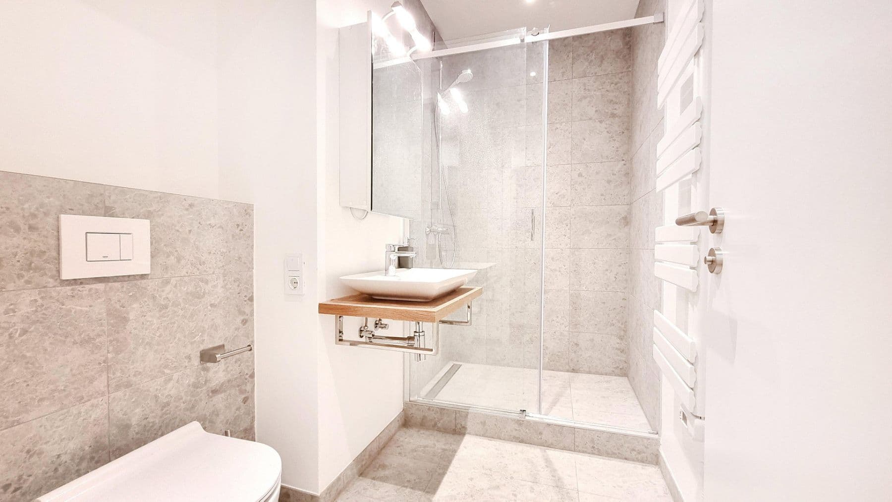 Pronájem bytu 4+1 80 m², Leystraße 42, Wien, Wien Pronájem bytu 4+1 80 m², Leystraße 42, Wien, Wien