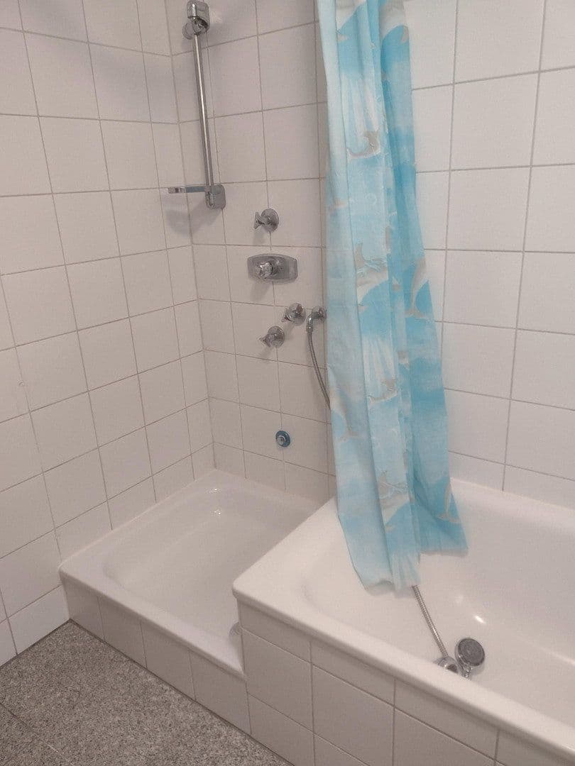 Pronájem bytu 3+1 74 m², Limburgstraße, Dettingen unter Teck, Bádensko-Württembersko Pronájem bytu 3+1 74 m², Limburgstraße, Dettingen unter Teck, Bádensko-Württembersko