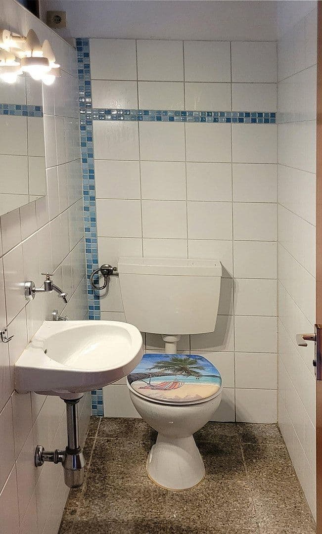 Pronájem bytu 3+1 74 m², Limburgstraße, Dettingen unter Teck, Bádensko-Württembersko Pronájem bytu 3+1 74 m², Limburgstraße, Dettingen unter Teck, Bádensko-Württembersko