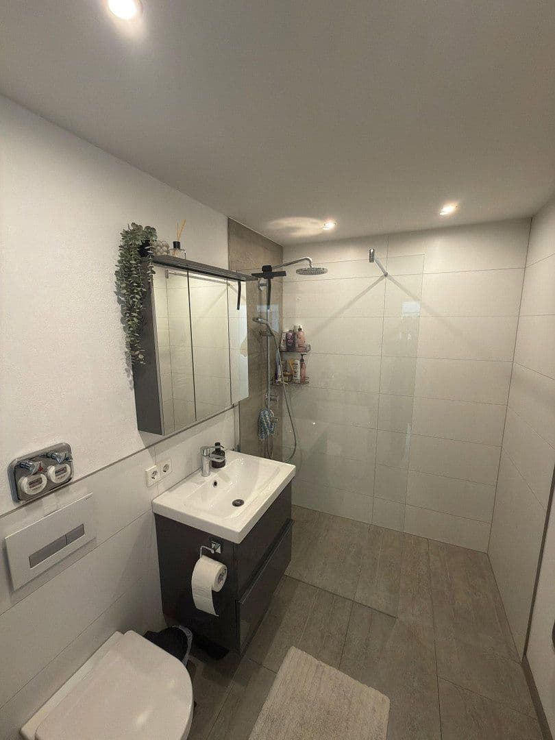 Pronájem bytu 3+1 74 m², Schwieberdingen, Bádensko-Württembersko Pronájem bytu 3+1 74 m², Schwieberdingen, Bádensko-Württembersko