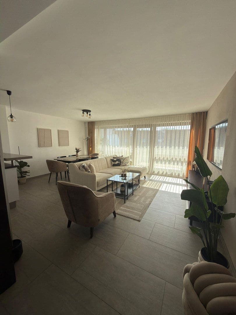 Pronájem bytu 3+1 74 m², Schwieberdingen, Bádensko-Württembersko Pronájem bytu 3+1 74 m², Schwieberdingen, Bádensko-Württembersko