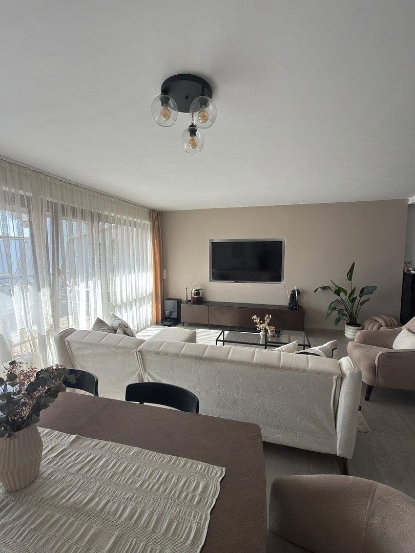 Pronájem bytu 3+1 74 m², Schwieberdingen, Bádensko-Württembersko Pronájem bytu 3+1 74 m², Schwieberdingen, Bádensko-Württembersko