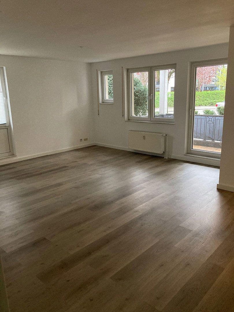 Pronájem bytu 4+1 102 m², Markusstr. 9, Niederkassel, Severní Porýní-Vestfálsko Pronájem bytu 4+1 102 m², Markusstr. 9, Niederkassel, Severní Porýní-Vestfálsko