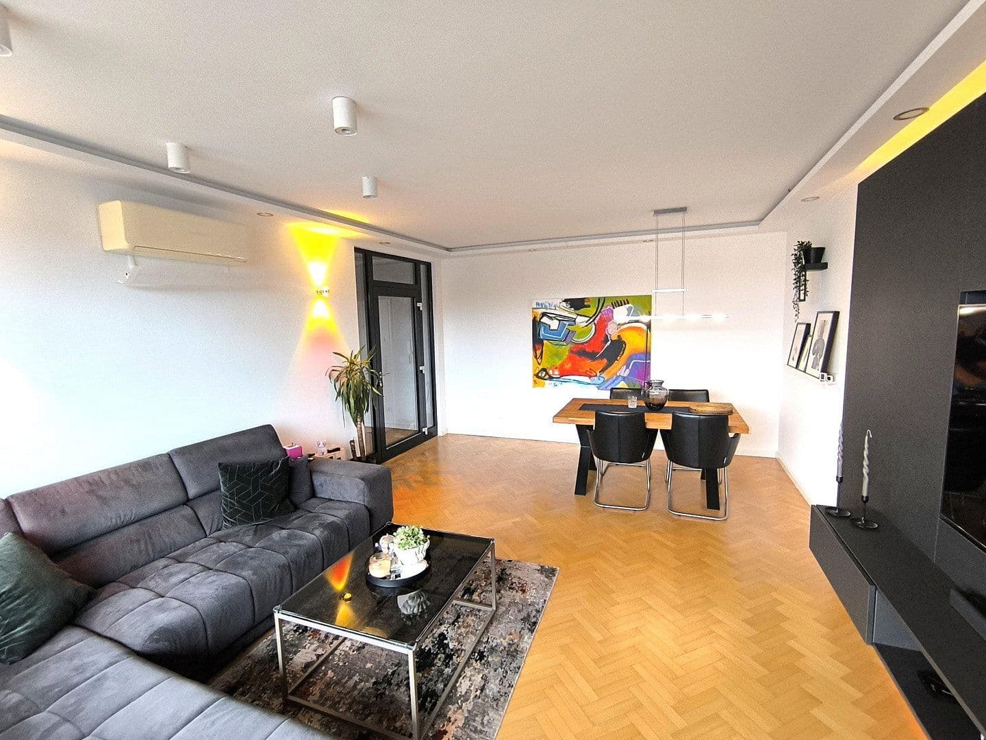 Prodej bytu 3+1 95 m², Saarbrücken, Země Sársko Prodej bytu 3+1 95 m², Saarbrücken, Země Sársko