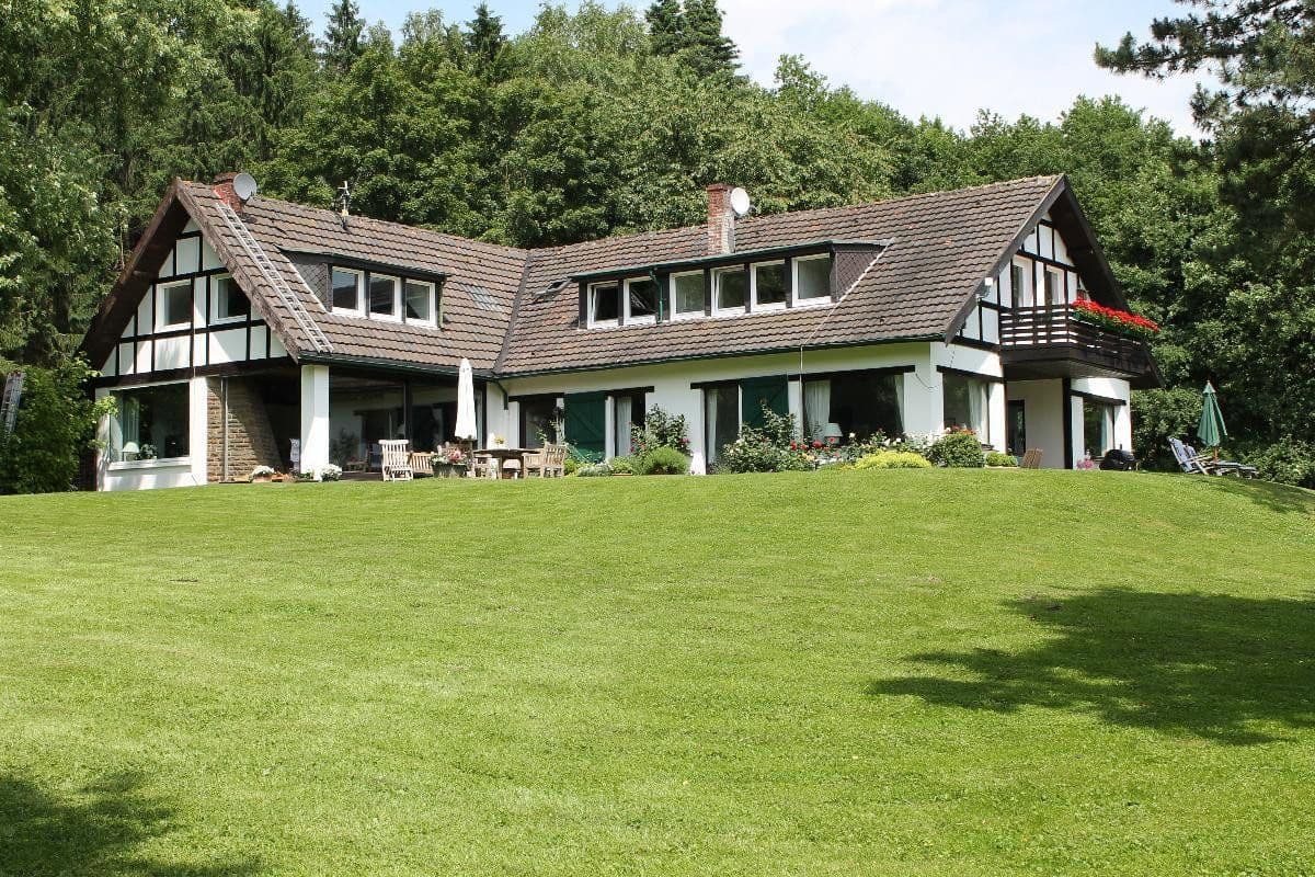 Prodej domu 370 m², pozemek 6.721 m², Hagen, Severní Porýní-Vestfálsko Prodej domu 370 m², pozemek 6.721 m², Hagen, Severní Porýní-Vestfálsko