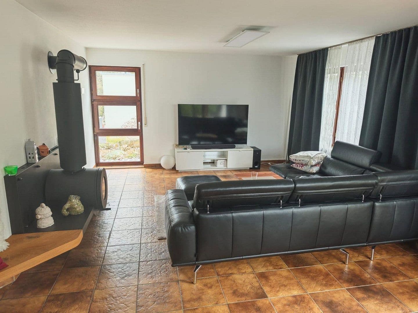 Prodej domu 160 m², pozemek 307 m², Neuhausen auf den Fildern, Bádensko-Württembersko Prodej domu 160 m², pozemek 307 m², Neuhausen auf den Fildern, Bádensko-Württembersko