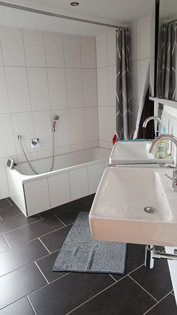 Prodej domu 160 m², pozemek 307 m², Neuhausen auf den Fildern, Bádensko-Württembersko Prodej domu 160 m², pozemek 307 m², Neuhausen auf den Fildern, Bádensko-Württembersko