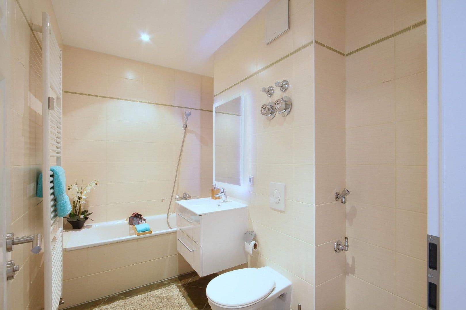 Pronájem bytu 3+1 64 m², Mockauer Straße 68, Leipzig, Sasko Pronájem bytu 3+1 64 m², Mockauer Straße 68, Leipzig, Sasko