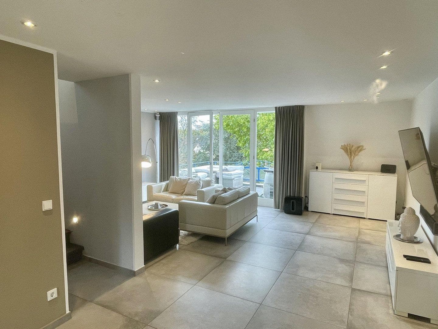 Prodej bytu 4+1 106 m², Köln, Severní Porýní-Vestfálsko Prodej bytu 4+1 106 m², Köln, Severní Porýní-Vestfálsko