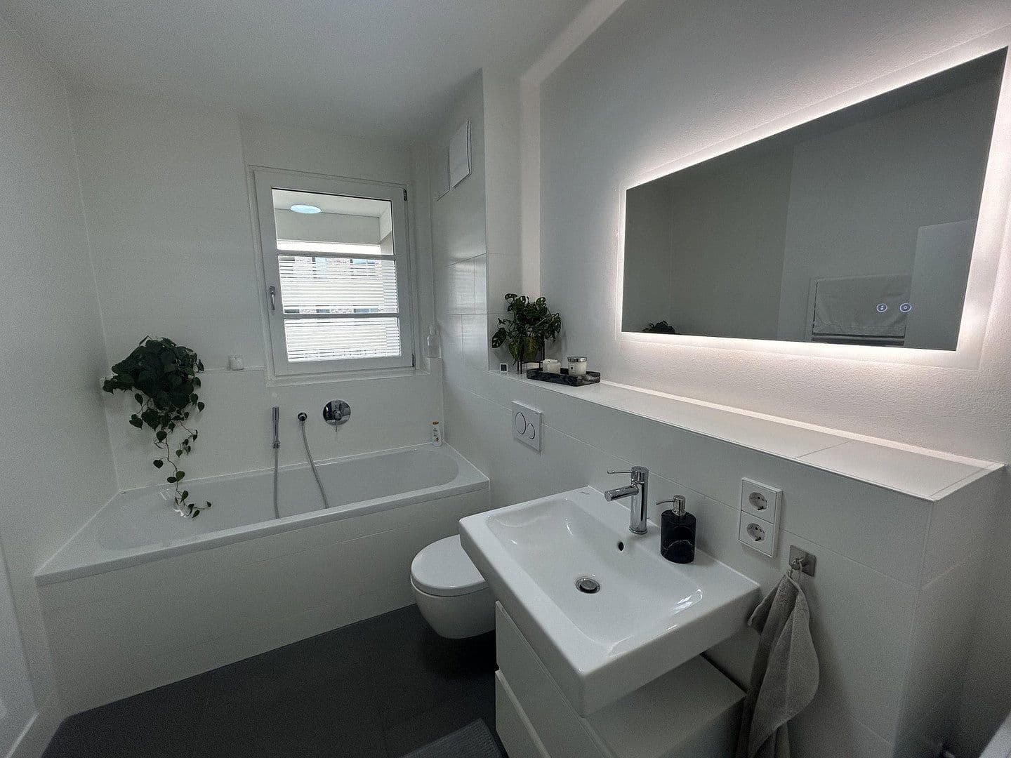 Pronájem bytu 3+1 80 m², Hermann-Weihnhauser-Str. 70, München, Bavorsko Pronájem bytu 3+1 80 m², Hermann-Weihnhauser-Str. 70, München, Bavorsko