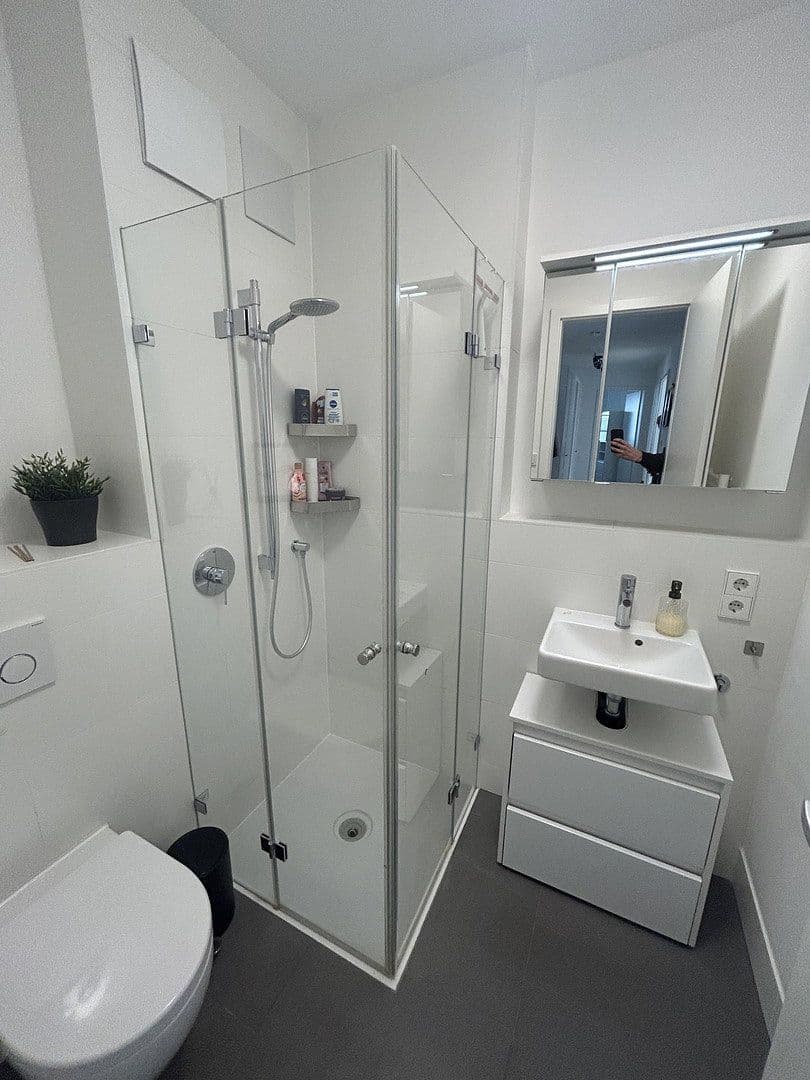 Pronájem bytu 3+1 80 m², Hermann-Weihnhauser-Str. 70, München, Bavorsko Pronájem bytu 3+1 80 m², Hermann-Weihnhauser-Str. 70, München, Bavorsko