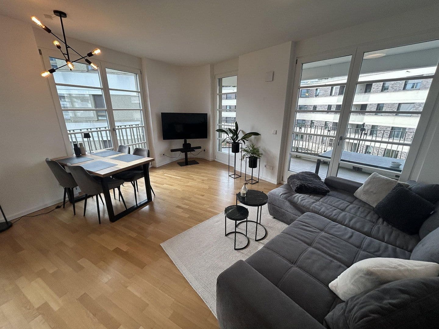 Pronájem bytu 3+1 80 m², Hermann-Weihnhauser-Str. 70, München, Bavorsko Pronájem bytu 3+1 80 m², Hermann-Weihnhauser-Str. 70, München, Bavorsko