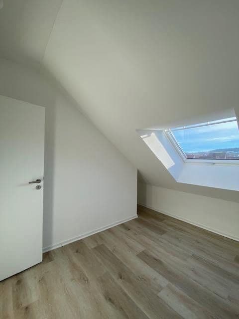 Pronájem bytu 3+kk 85 m², Schmalestr.1, Wiernsheim, Bádensko-Württembersko Pronájem bytu 3+kk 85 m², Schmalestr.1, Wiernsheim, Bádensko-Württembersko