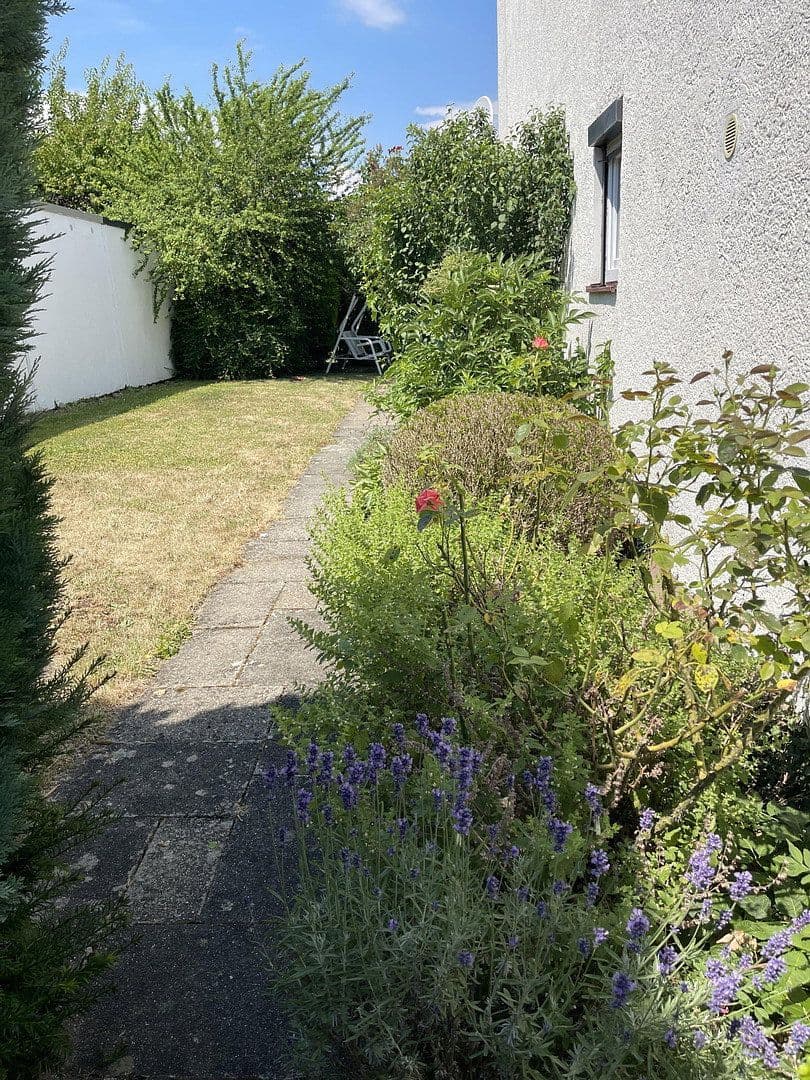 Prodej domu 92 m², pozemek 471 m², Silberdistelweg 18, Reutlingen, Bádensko-Württembersko Prodej domu 92 m², pozemek 471 m², Silberdistelweg 18, Reutlingen, Bádensko-Württembersko