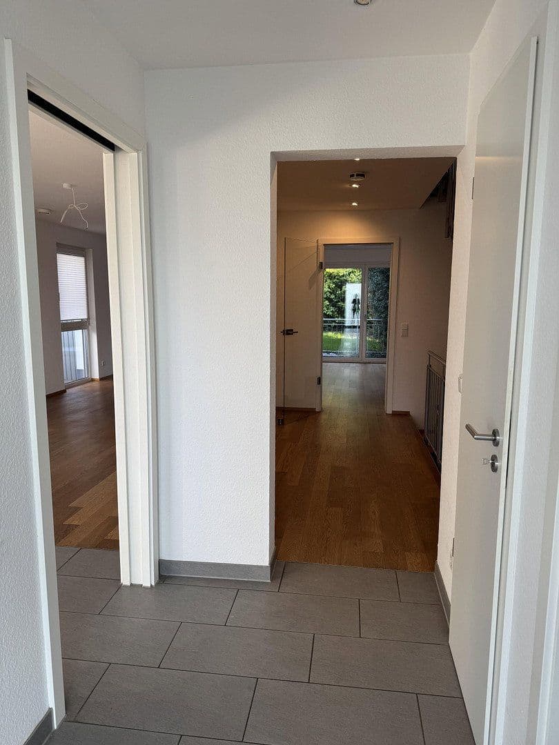 Pronájem domu 189 m², pozemek 343 m², Im Brünnel 26A, Hirschberg an der Bergstraße, Bádensko-Württembersko Pronájem domu 189 m², pozemek 343 m², Im Brünnel 26A, Hirschberg an der Bergstraße, Bádensko-Württembersko