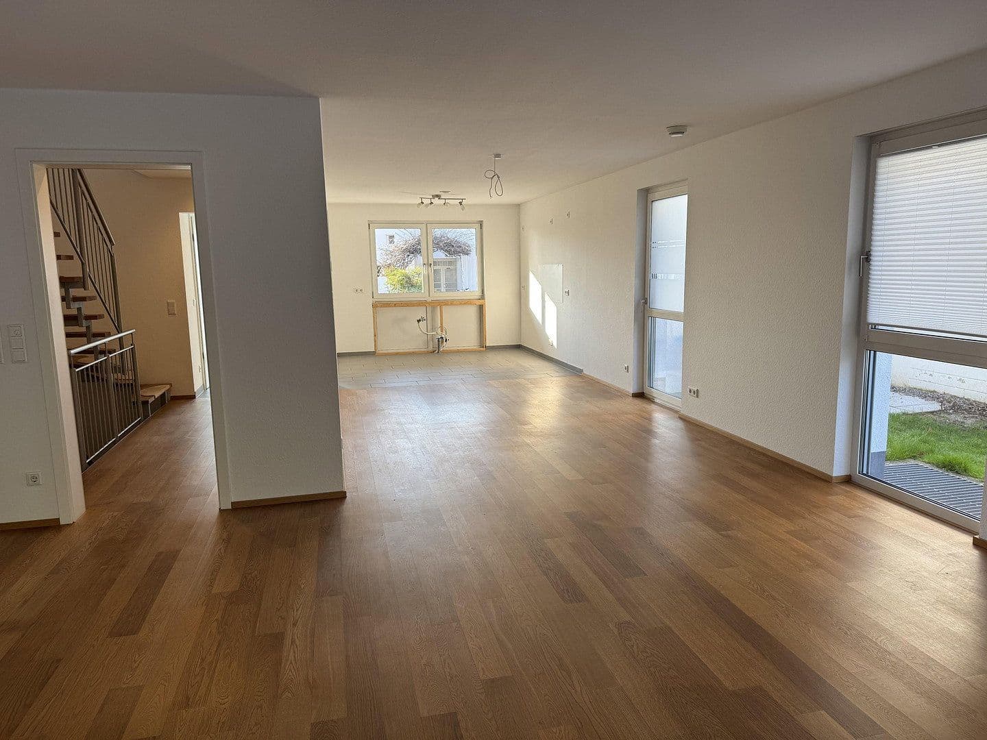 Pronájem domu 189 m², pozemek 343 m², Im Brünnel 26A, Hirschberg an der Bergstraße, Bádensko-Württembersko Pronájem domu 189 m², pozemek 343 m², Im Brünnel 26A, Hirschberg an der Bergstraße, Bádensko-Württembersko