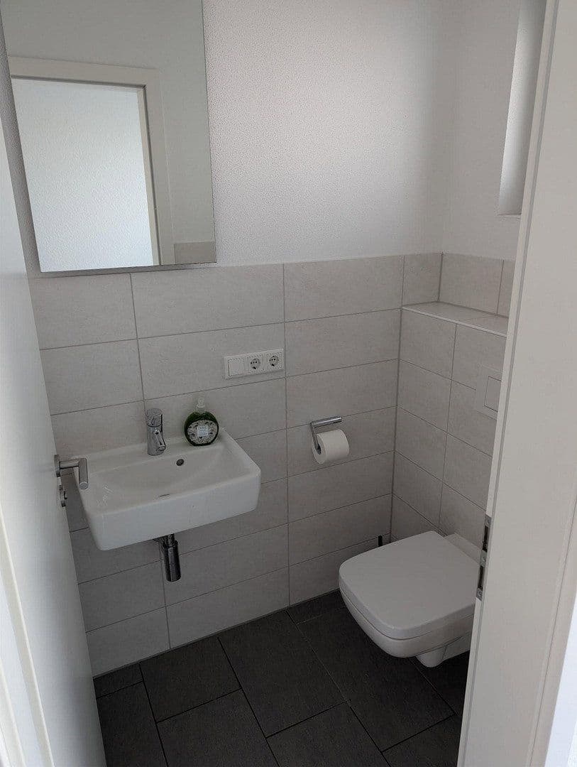 Pronájem domu 189 m², pozemek 343 m², Im Brünnel 26A, Hirschberg an der Bergstraße, Bádensko-Württembersko Pronájem domu 189 m², pozemek 343 m², Im Brünnel 26A, Hirschberg an der Bergstraße, Bádensko-Württembersko