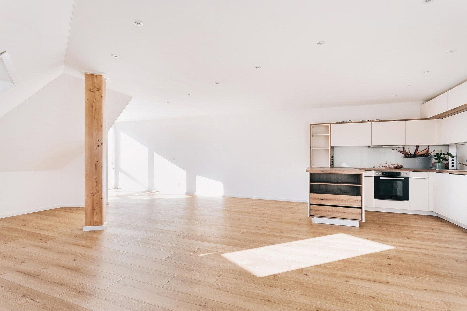 Prodej bytu 2+1 71 m², Meußlitzer Straße, Dresden, Sasko Prodej bytu 2+1 71 m², Meußlitzer Straße, Dresden, Sasko