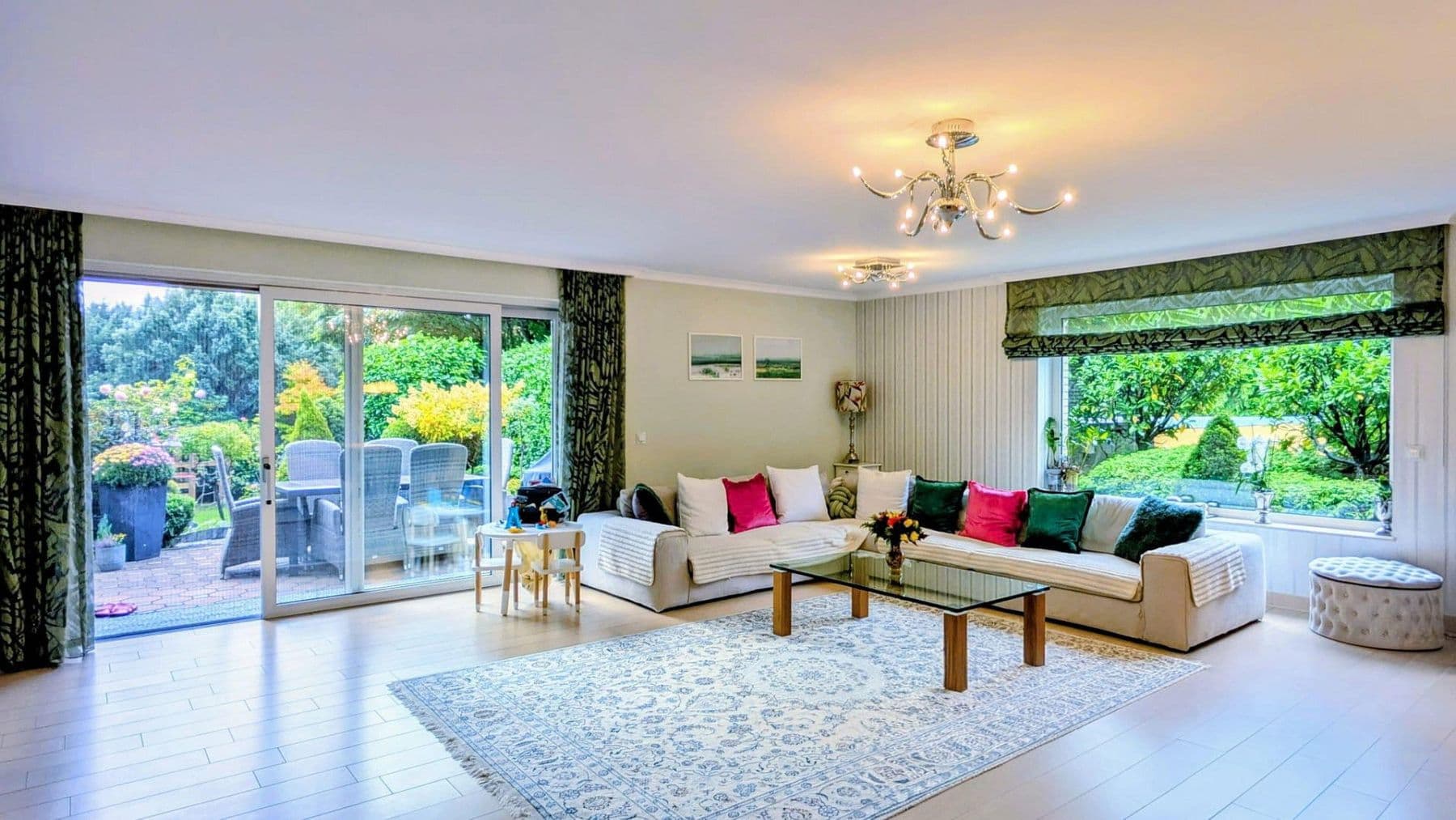 Prodej domu 295 m², pozemek 1.070 m², Bremen, Bremen Prodej domu 295 m², pozemek 1.070 m², Bremen, Bremen