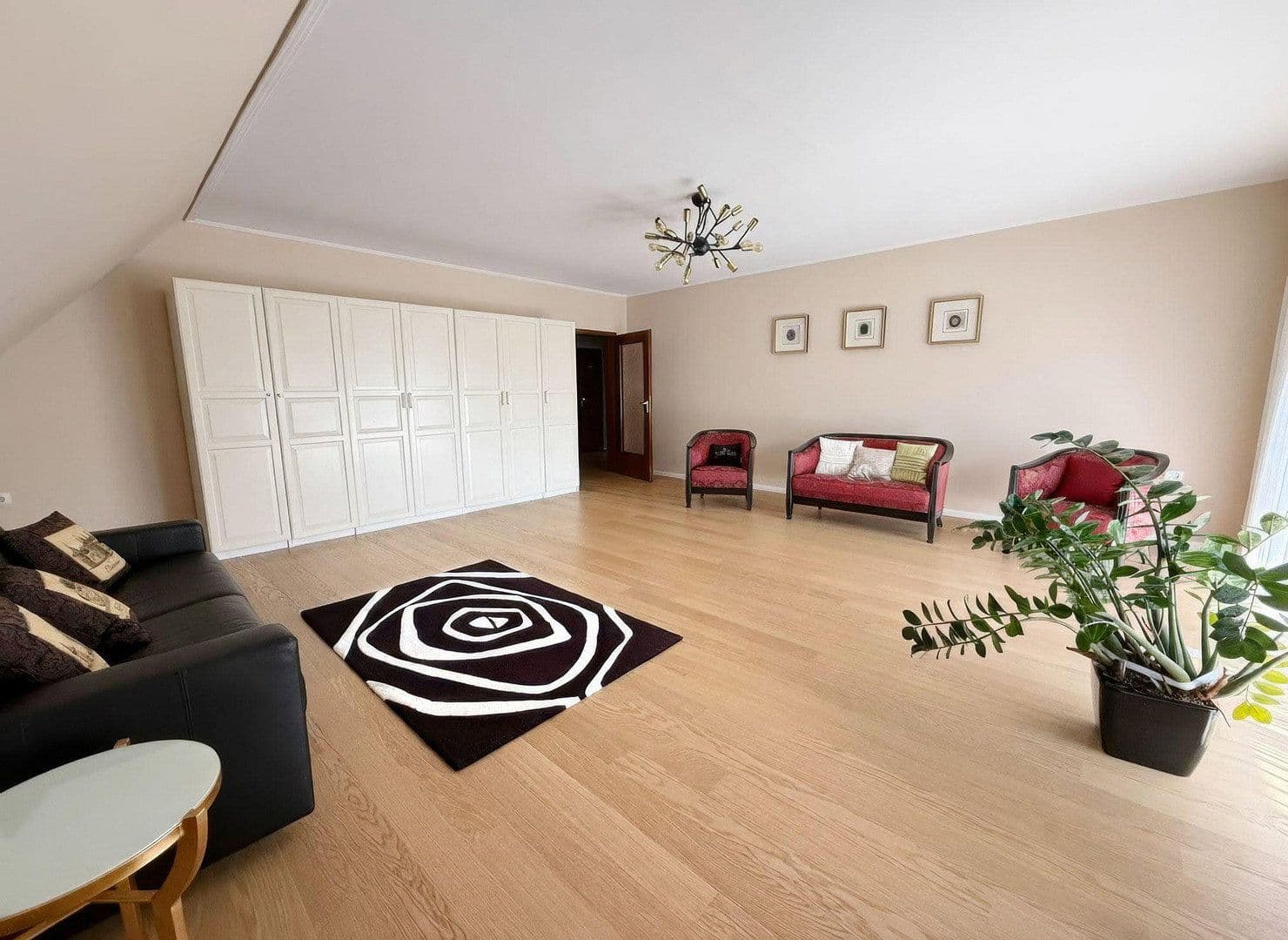 Prodej domu 295 m², pozemek 1.070 m², Bremen, Bremen Prodej domu 295 m², pozemek 1.070 m², Bremen, Bremen