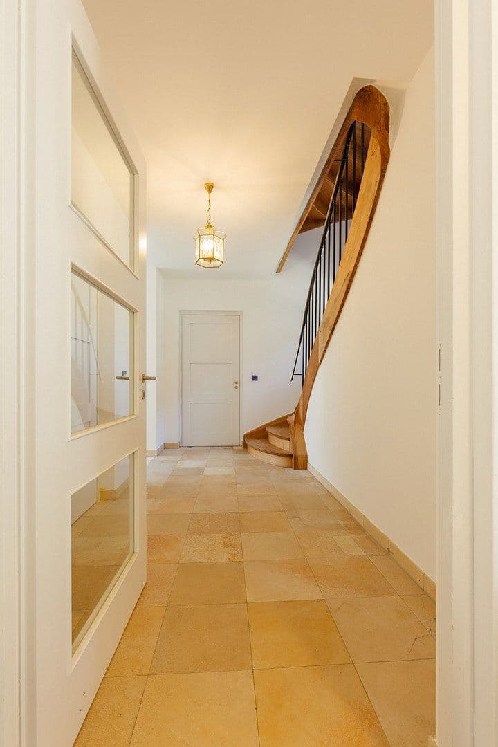 Pronájem bytu 2+1 95 m², Rosenstraße 5, Großhesselohe, Bavorsko Pronájem bytu 2+1 95 m², Rosenstraße 5, Großhesselohe, Bavorsko