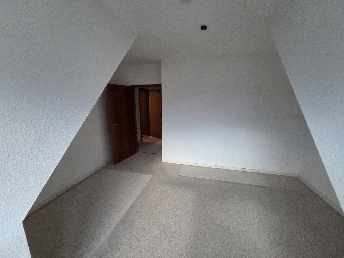 Pronájem bytu 2+1 44 m², Bahnhofstraße 45 b, Moers, Severní Porýní-Vestfálsko Pronájem bytu 2+1 44 m², Bahnhofstraße 45 b, Moers, Severní Porýní-Vestfálsko