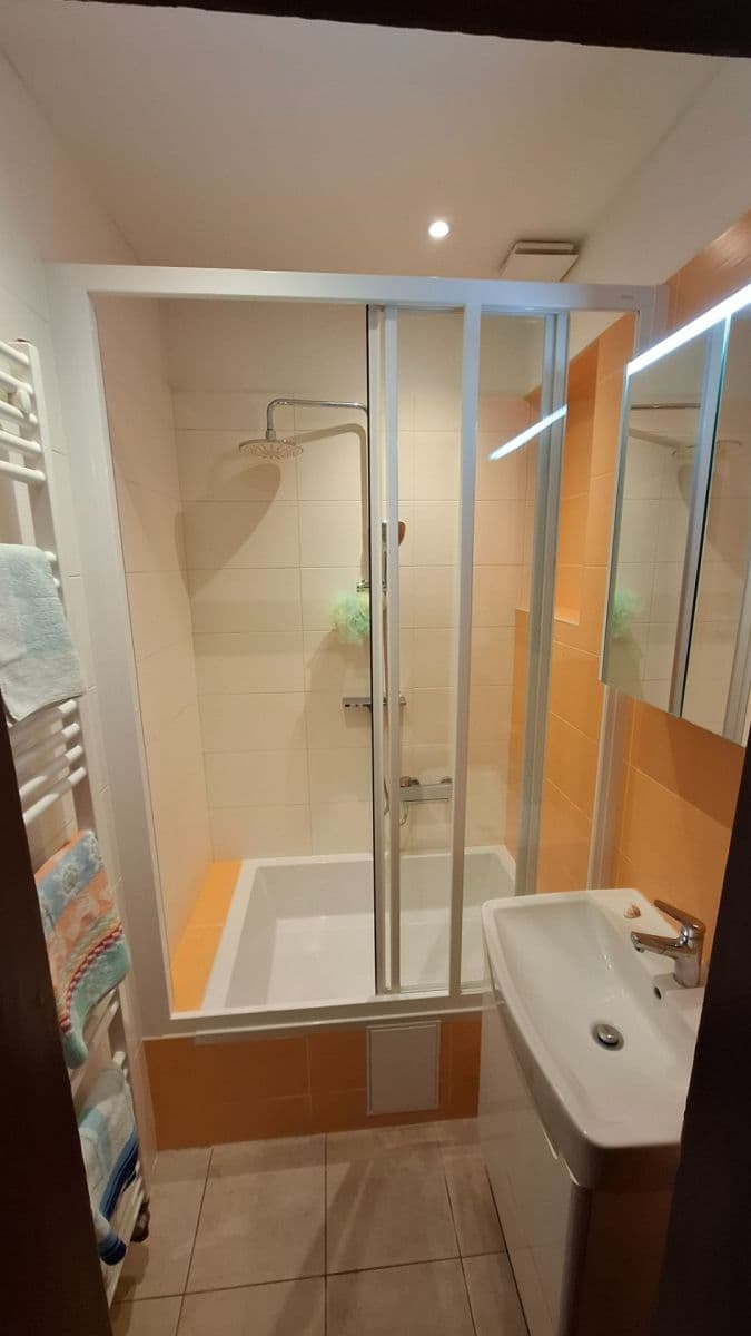 Pronájem bytu 3+1 97 m², Korunní, Praha, Praha Pronájem bytu 3+1 97 m², Korunní, Praha, Praha