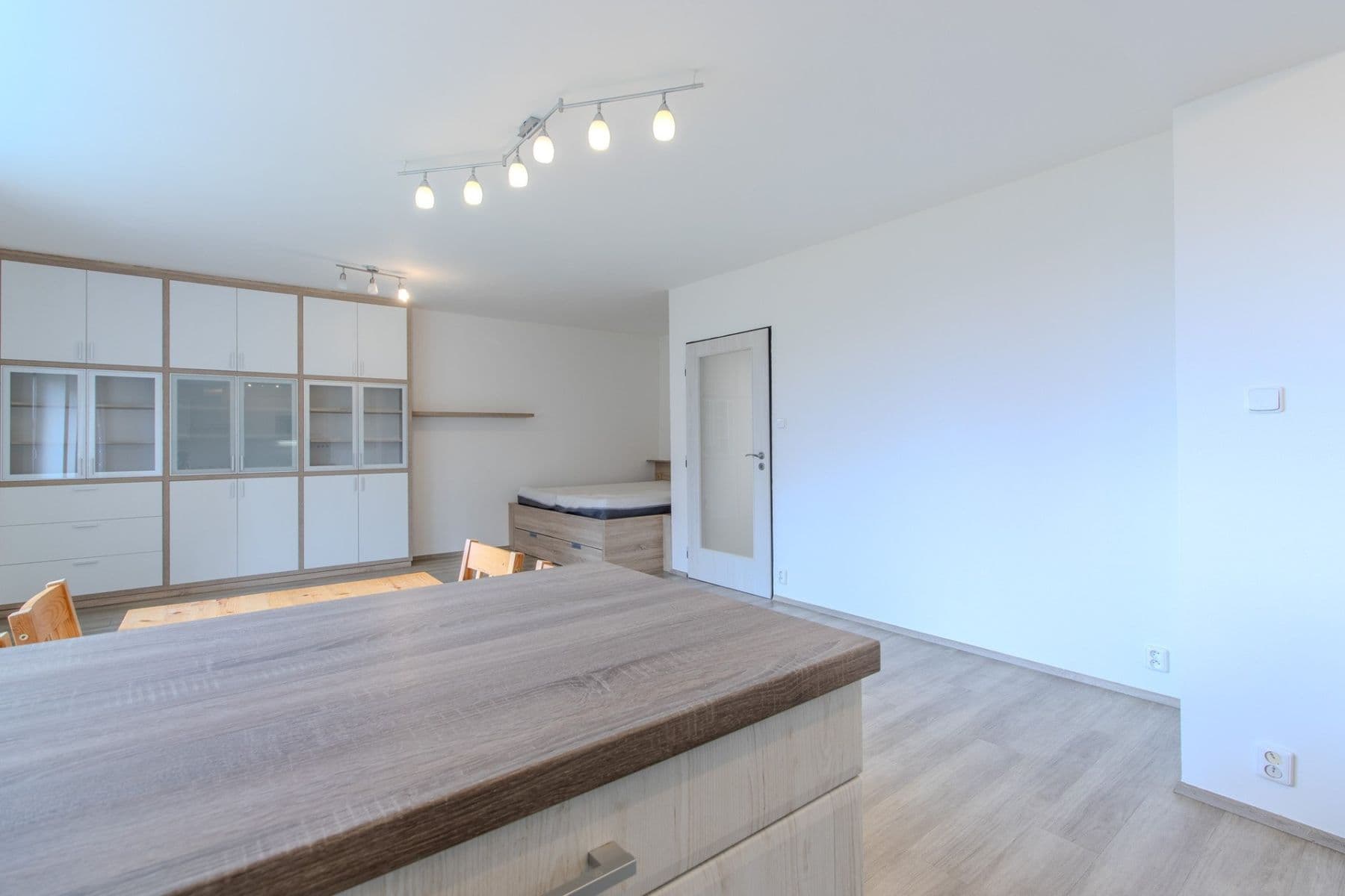 Pronájem bytu 1+kk 64 m², Nad Výšinkou, Praha, Praha Pronájem bytu 1+kk 64 m², Nad Výšinkou, Praha, Praha