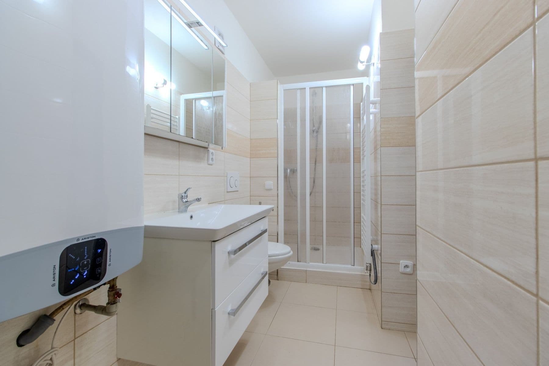 Pronájem bytu 1+kk 64 m², Nad Výšinkou, Praha, Praha Pronájem bytu 1+kk 64 m², Nad Výšinkou, Praha, Praha