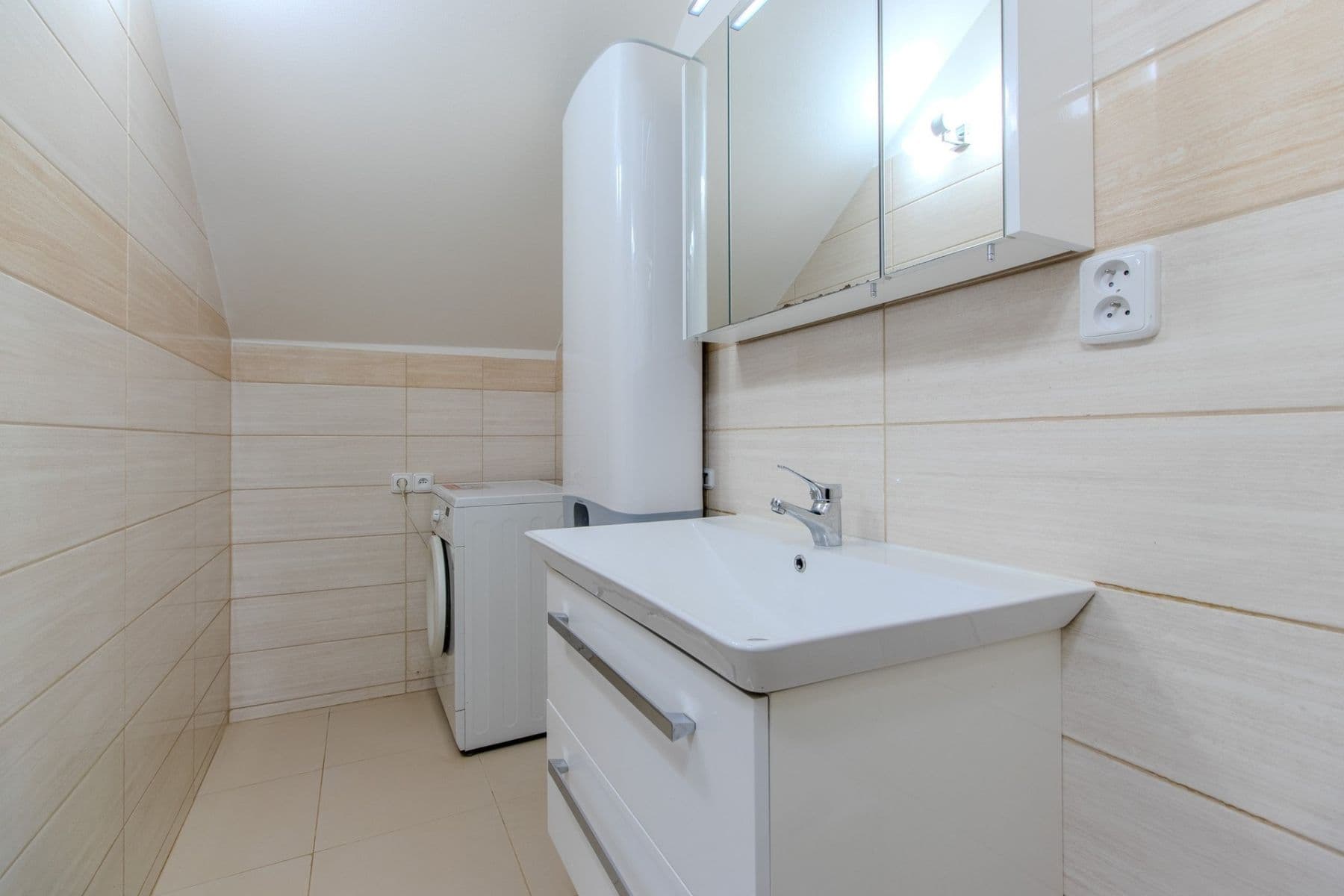 Pronájem bytu 1+kk 64 m², Nad Výšinkou, Praha, Praha Pronájem bytu 1+kk 64 m², Nad Výšinkou, Praha, Praha