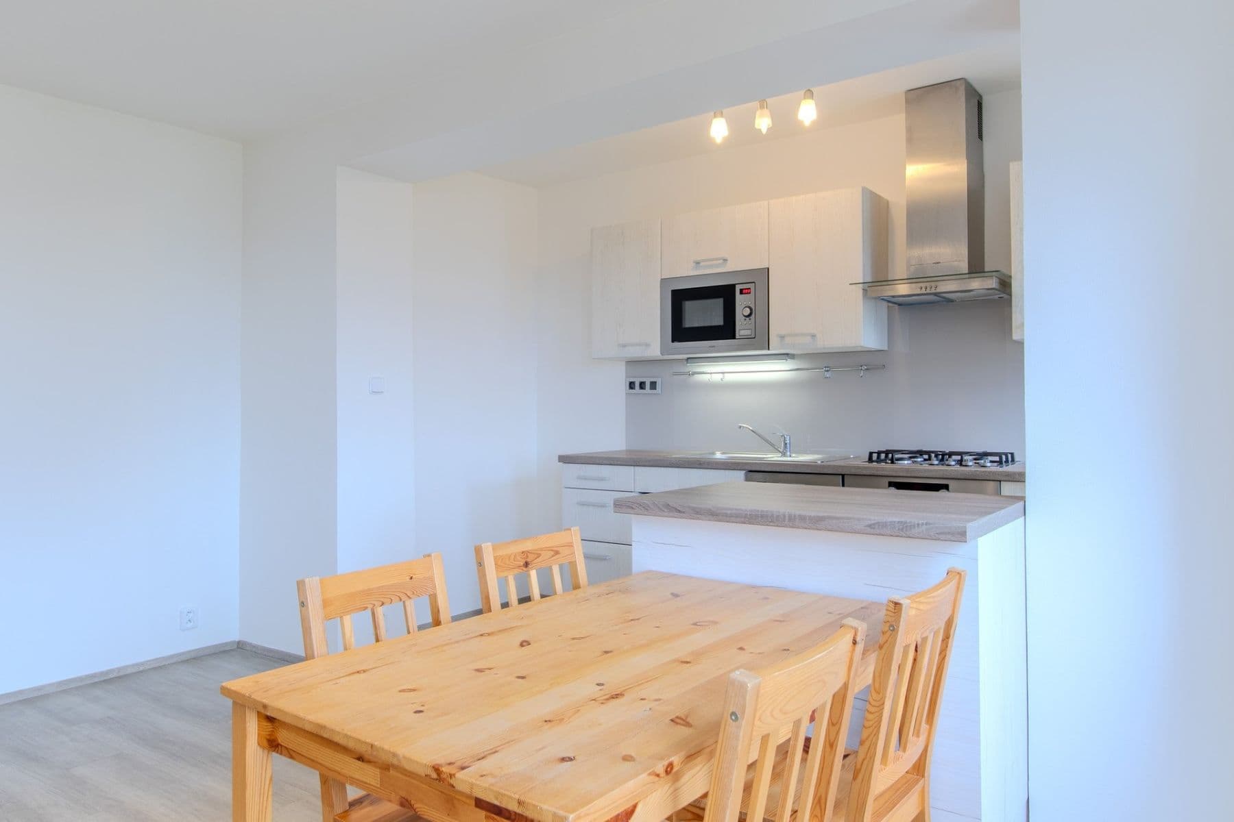 Pronájem bytu 1+kk 64 m², Nad Výšinkou, Praha, Praha Pronájem bytu 1+kk 64 m², Nad Výšinkou, Praha, Praha