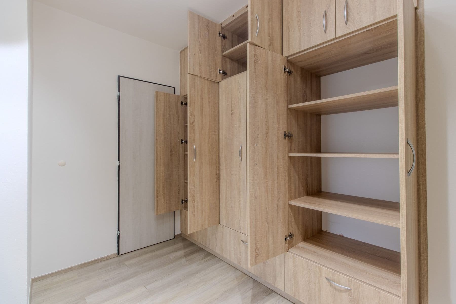 Pronájem bytu 1+kk 64 m², Nad Výšinkou, Praha, Praha Pronájem bytu 1+kk 64 m², Nad Výšinkou, Praha, Praha