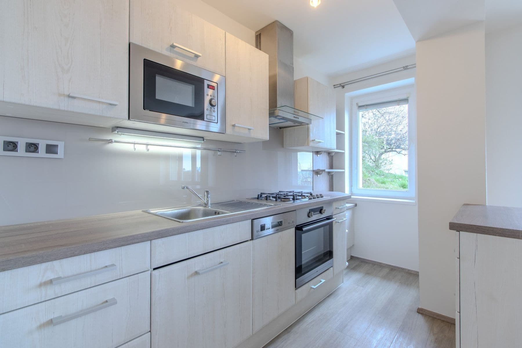 Pronájem bytu 1+kk 64 m², Nad Výšinkou, Praha, Praha Pronájem bytu 1+kk 64 m², Nad Výšinkou, Praha, Praha