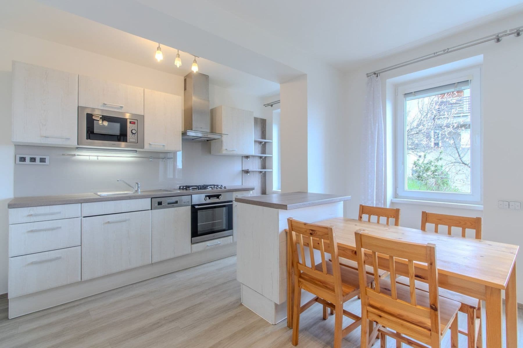 Pronájem bytu 1+kk 64 m², Nad Výšinkou, Praha, Praha Pronájem bytu 1+kk 64 m², Nad Výšinkou, Praha, Praha