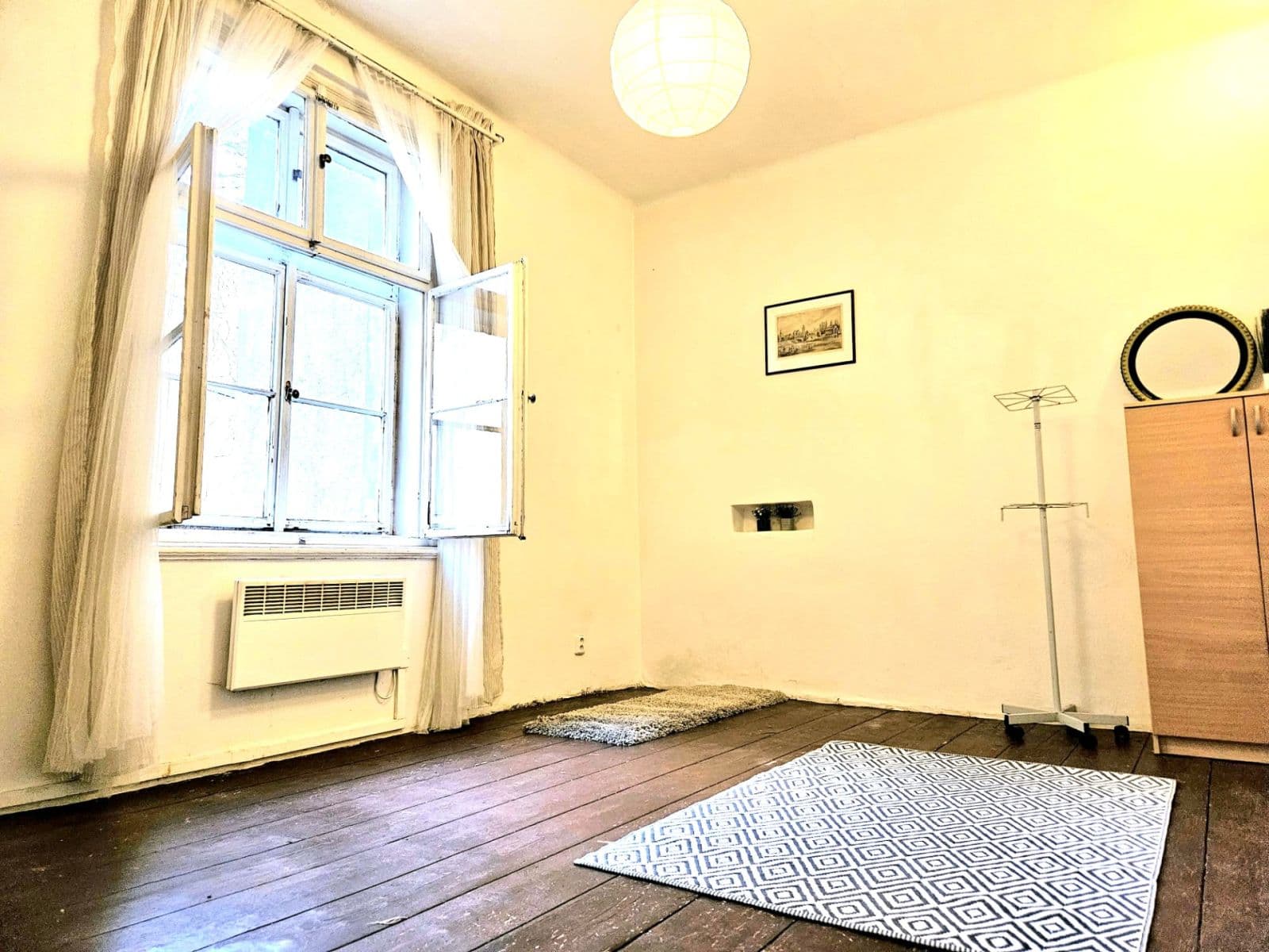 Pronájem bytu 3+1 90 m², Husinecká, Praha, Praha Pronájem bytu 3+1 90 m², Husinecká, Praha, Praha