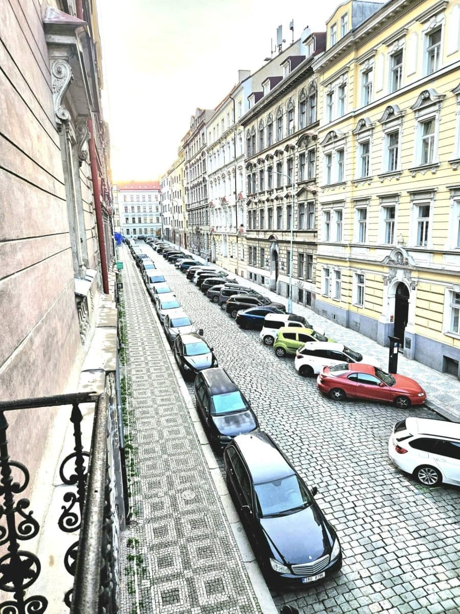 Pronájem bytu 3+1 90 m², Husinecká, Praha, Praha Pronájem bytu 3+1 90 m², Husinecká, Praha, Praha