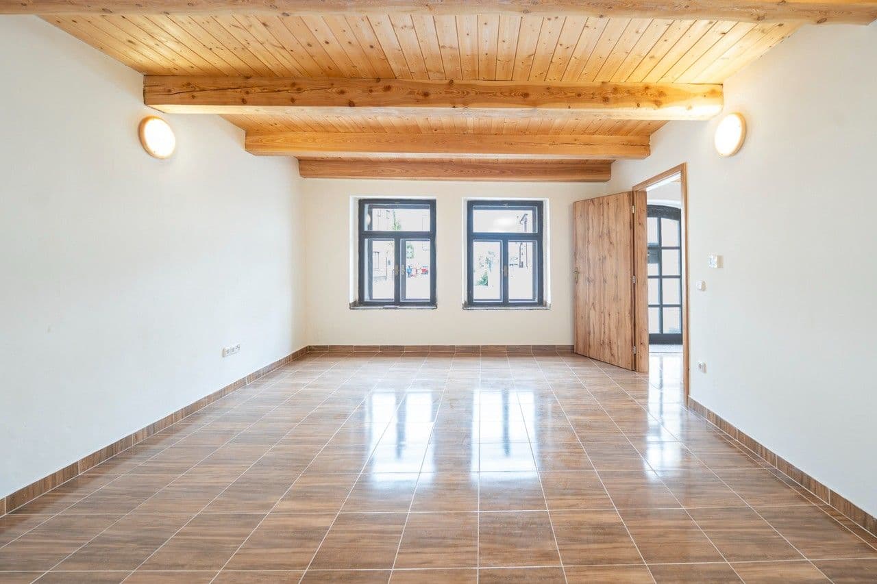 Pronájem bytu 1+1 38 m², náměstí Míru, Heřmanův Městec, Pardubický kraj Pronájem bytu 1+1 38 m², náměstí Míru, Heřmanův Městec, Pardubický kraj