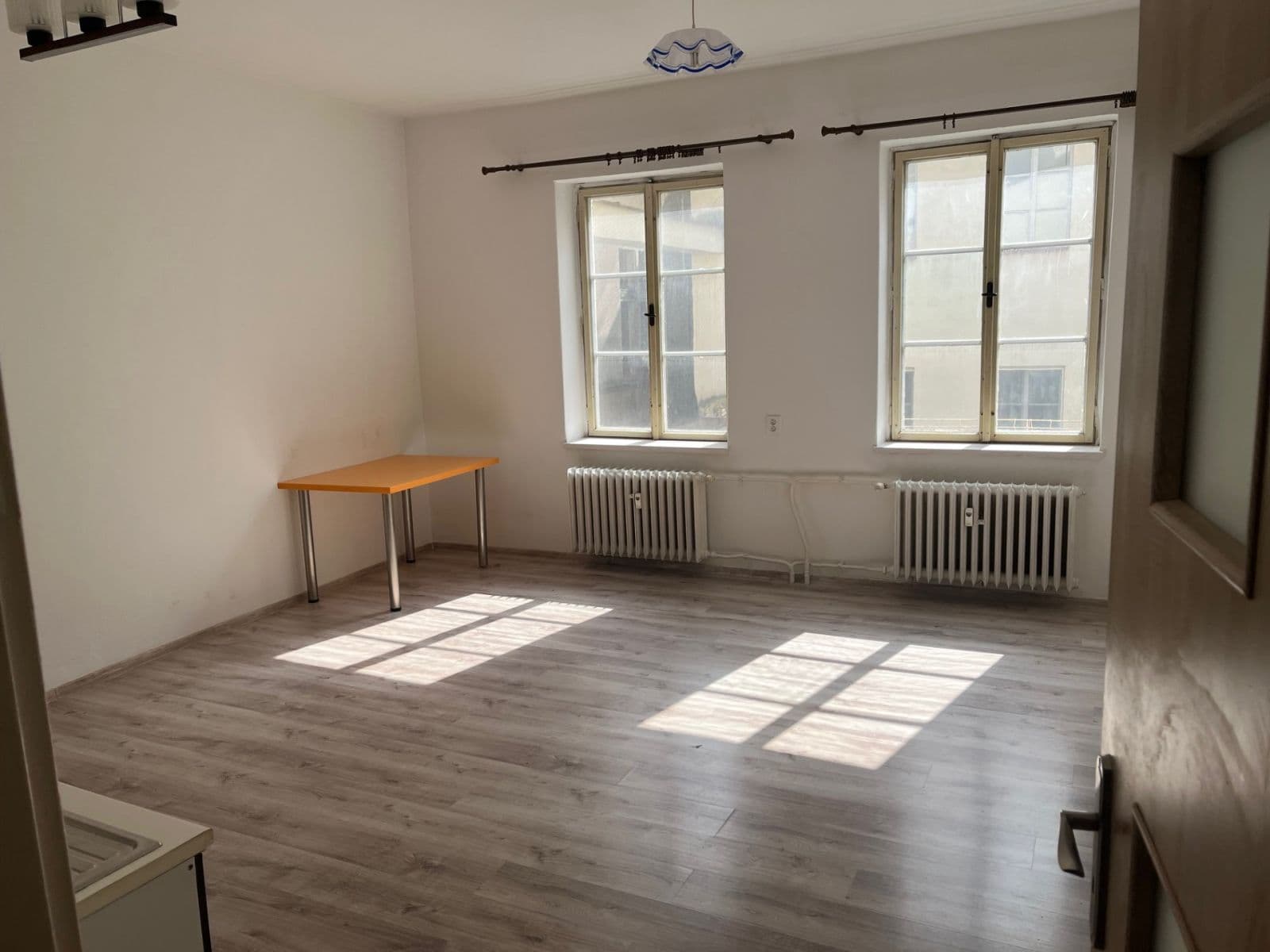 Pronájem bytu 3+kk 64 m², Pernštýnské náměstí, Pardubice, Pardubický kraj Pronájem bytu 3+kk 64 m², Pernštýnské náměstí, Pardubice, Pardubický kraj