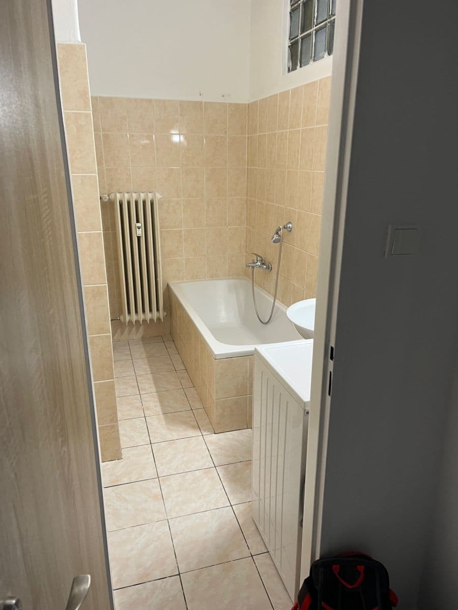 Pronájem bytu 3+kk 64 m², Pernštýnské náměstí, Pardubice, Pardubický kraj Pronájem bytu 3+kk 64 m², Pernštýnské náměstí, Pardubice, Pardubický kraj